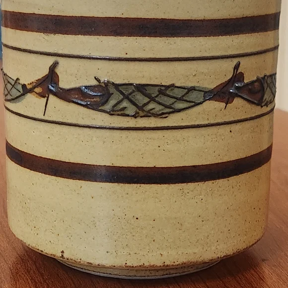 Vintage WONY Ltd Japan Stoneware Vase – 5″ Fish-Band Motif | Mid-Century Japandi - Picture 5 of 11